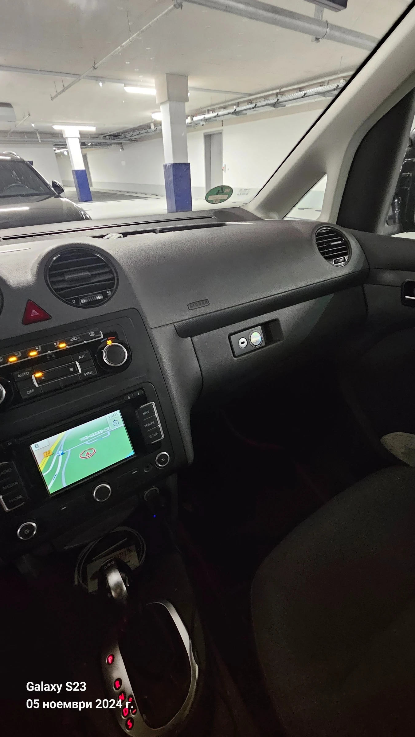 VW Caddy, снимка 7 - Автомобили и джипове - 54650254