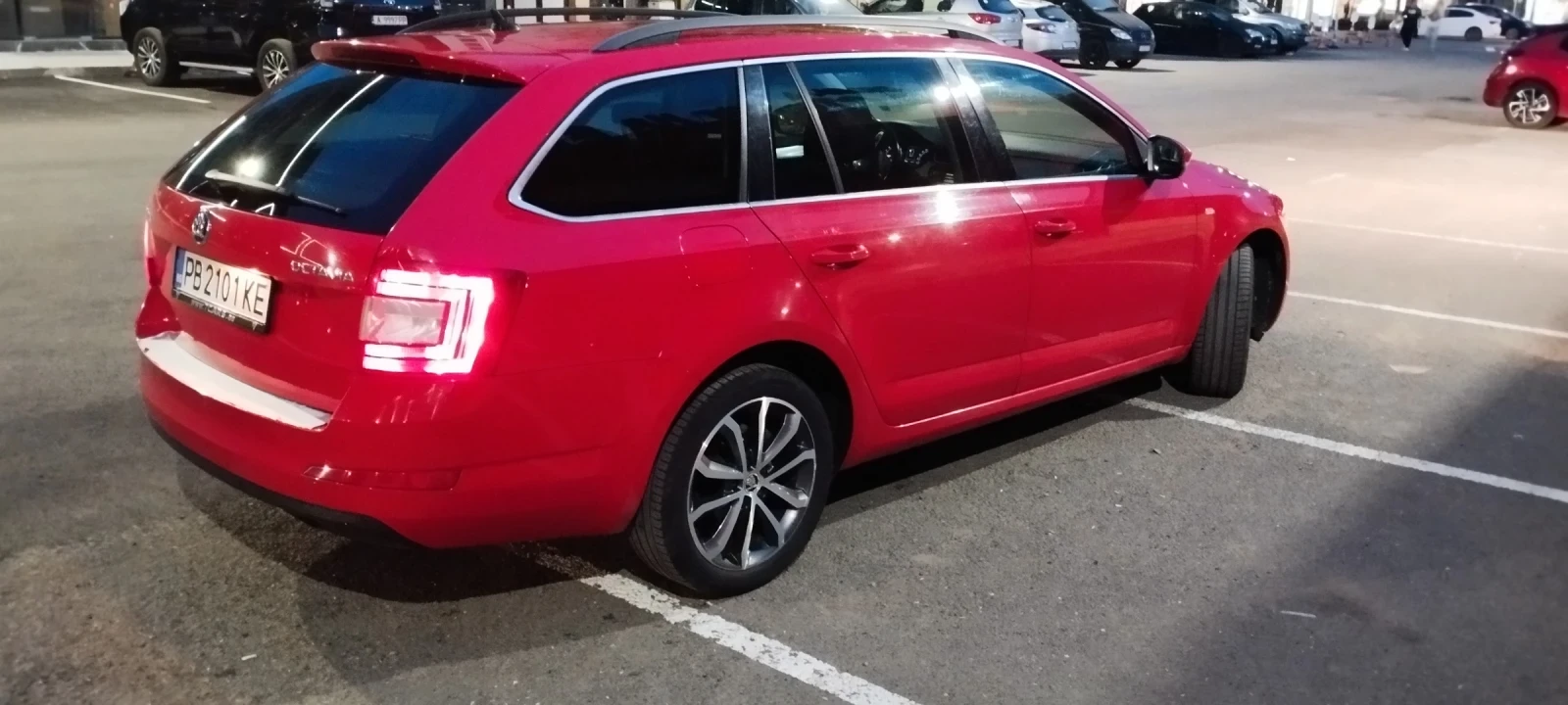 Skoda Octavia 1.6 D Edition, снимка 14 - Автомобили и джипове - 54683691