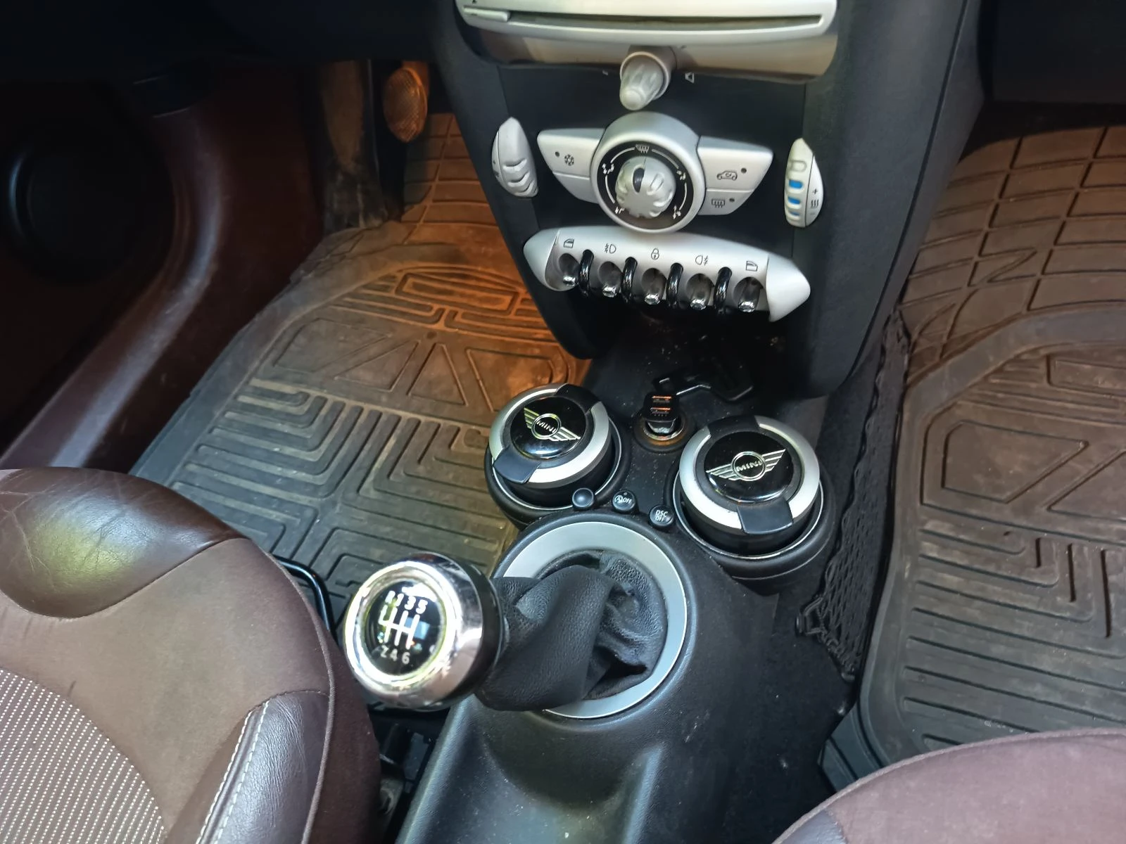 Mini Clubman 1.6 , снимка 12 - Автомобили и джипове - 54776844