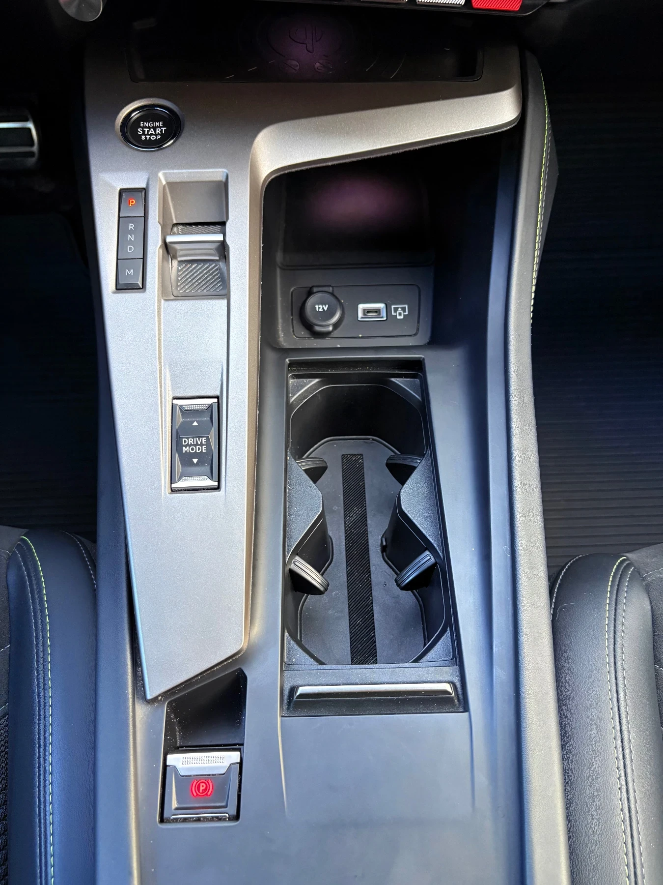 Peugeot 308 GT | MATRIX фарове | ДИСТРОНИК | 8 мм, снимка 11 - Автомобили и джипове - 55105950