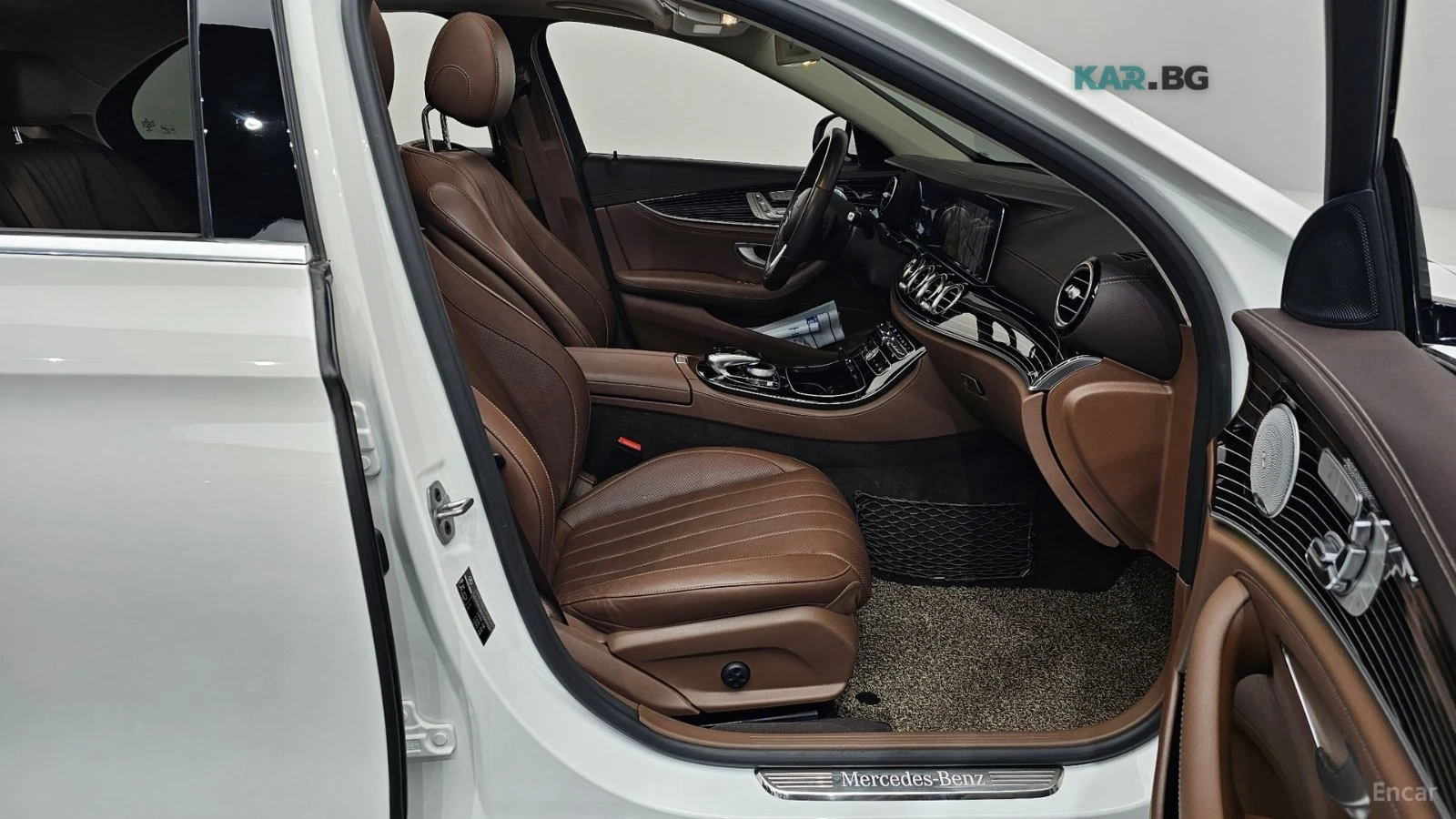 Mercedes-Benz E 450 4MATIC/M276 V6/LANE ASSIST/PANO, снимка 15 - Автомобили и джипове - 55180447