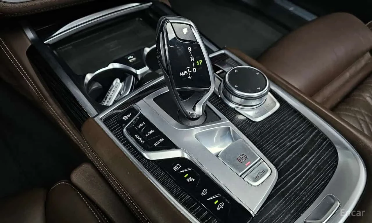 BMW 745 е iPerformance M sport| ОБДУХ| ПАНО| МАСАЖ| , снимка 9 - Автомобили и джипове - 55584567