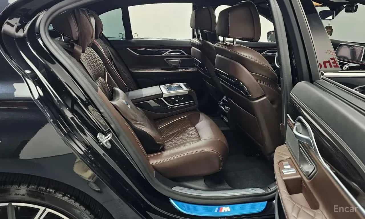 BMW 745 е iPerformance M sport| ОБДУХ| ПАНО| МАСАЖ| , снимка 12 - Автомобили и джипове - 55584567