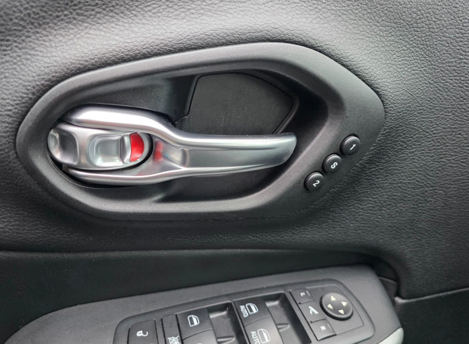 Jeep Cherokee 2.2M JET 4WD LIMITED EURO6B, снимка 11 - Автомобили и джипове - 54020889