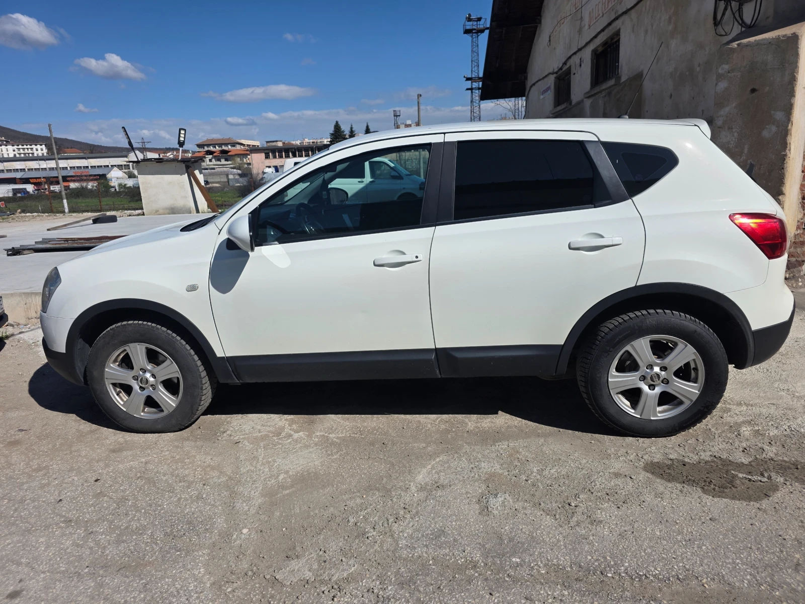Nissan Qashqai 1.5, снимка 3 - Автомобили и джипове - 54147338