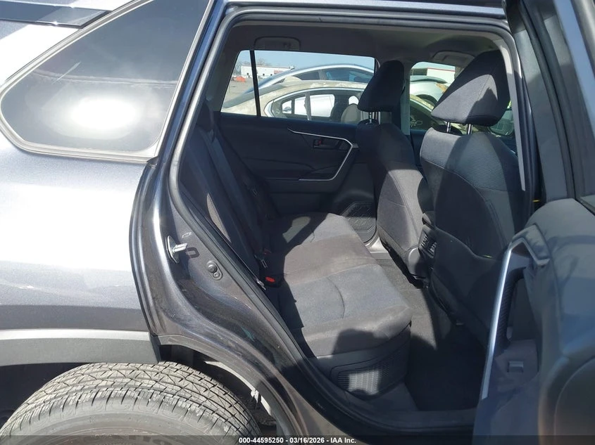 Toyota Rav4 2.5l Hybrid Le, снимка 8 - Автомобили и джипове - 54424688