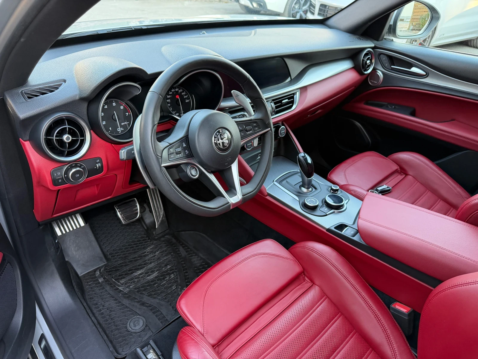 Alfa Romeo Stelvio Q4 Ti Sport, снимка 9 - Автомобили и джипове - 55710512