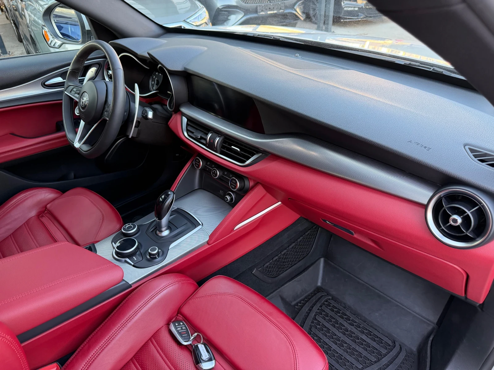 Alfa Romeo Stelvio Q4 Ti Sport, снимка 13 - Автомобили и джипове - 55710512