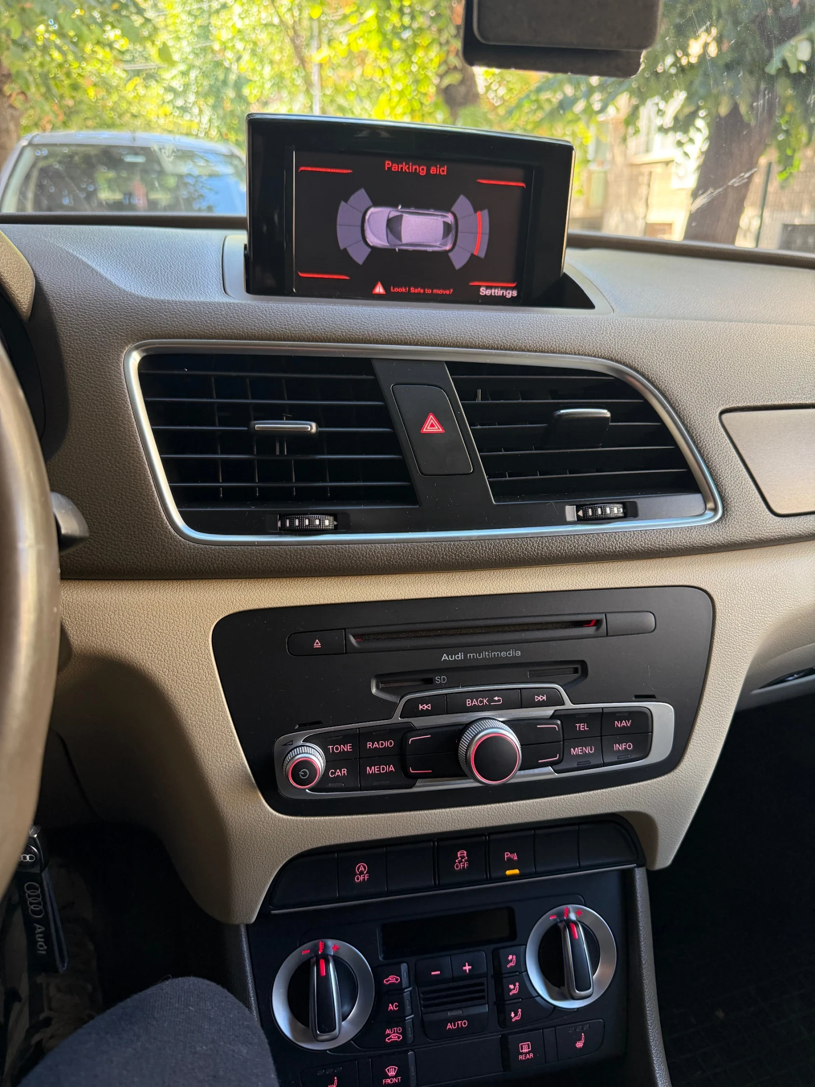 Audi Q3 2.0 TDI , снимка 8 - Автомобили и джипове - 56347353