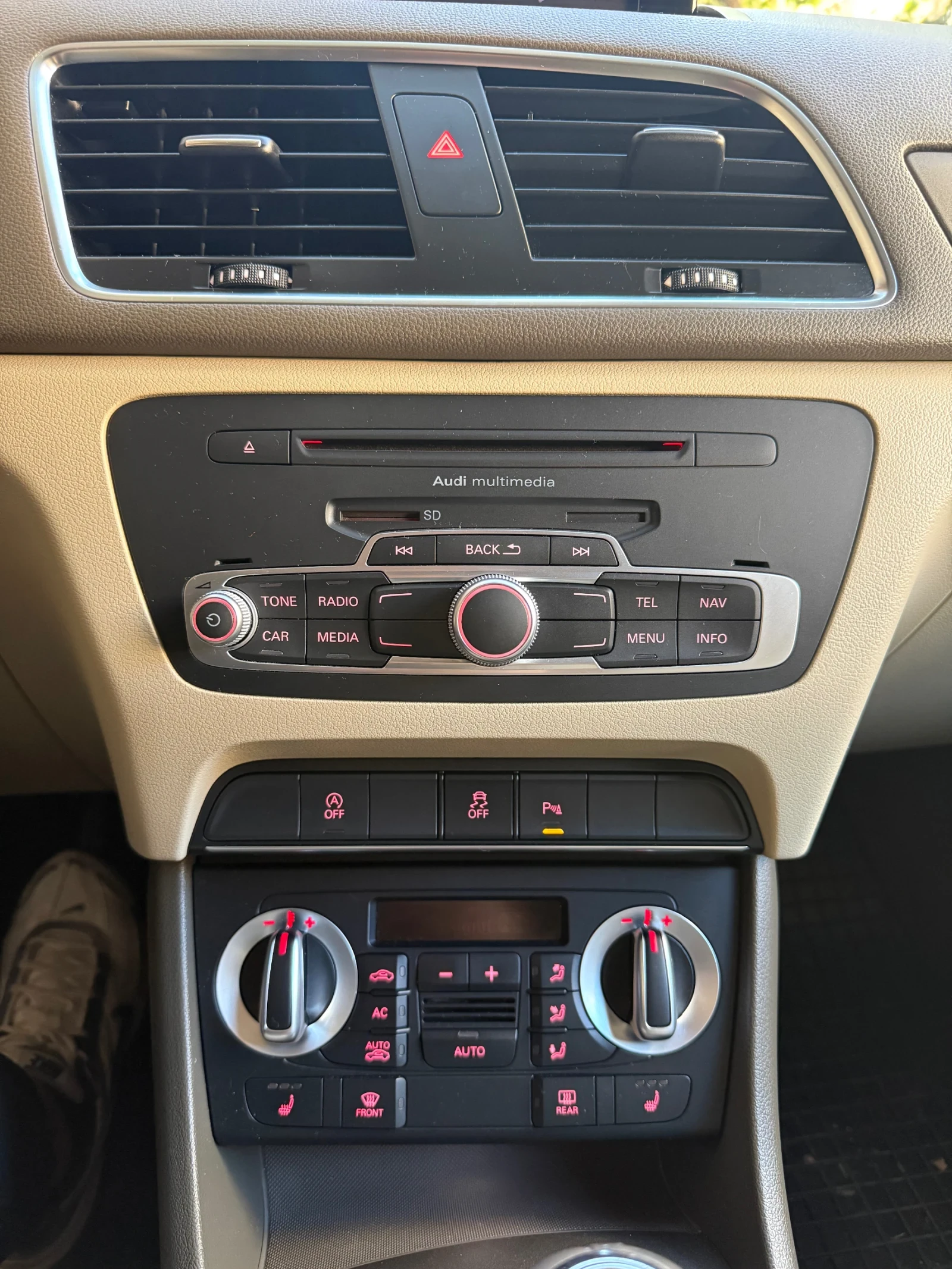 Audi Q3 2.0 TDI , снимка 7 - Автомобили и джипове - 56347353