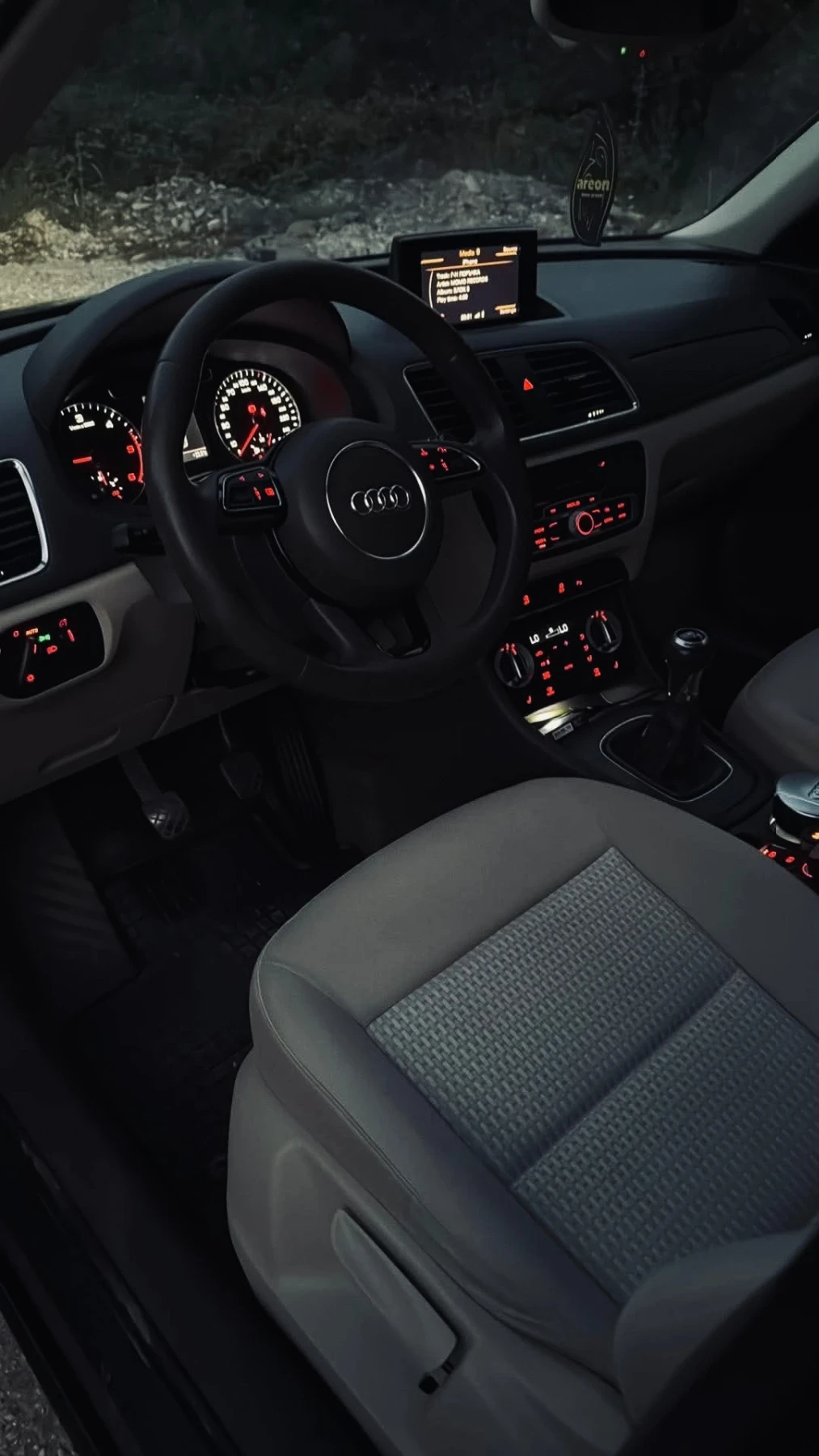 Audi Q3 2.0 TDI , снимка 4 - Автомобили и джипове - 56347353