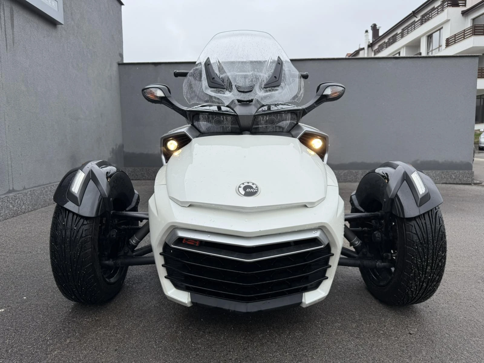 Can-Am Spyder 1330 F3 - изображение 2