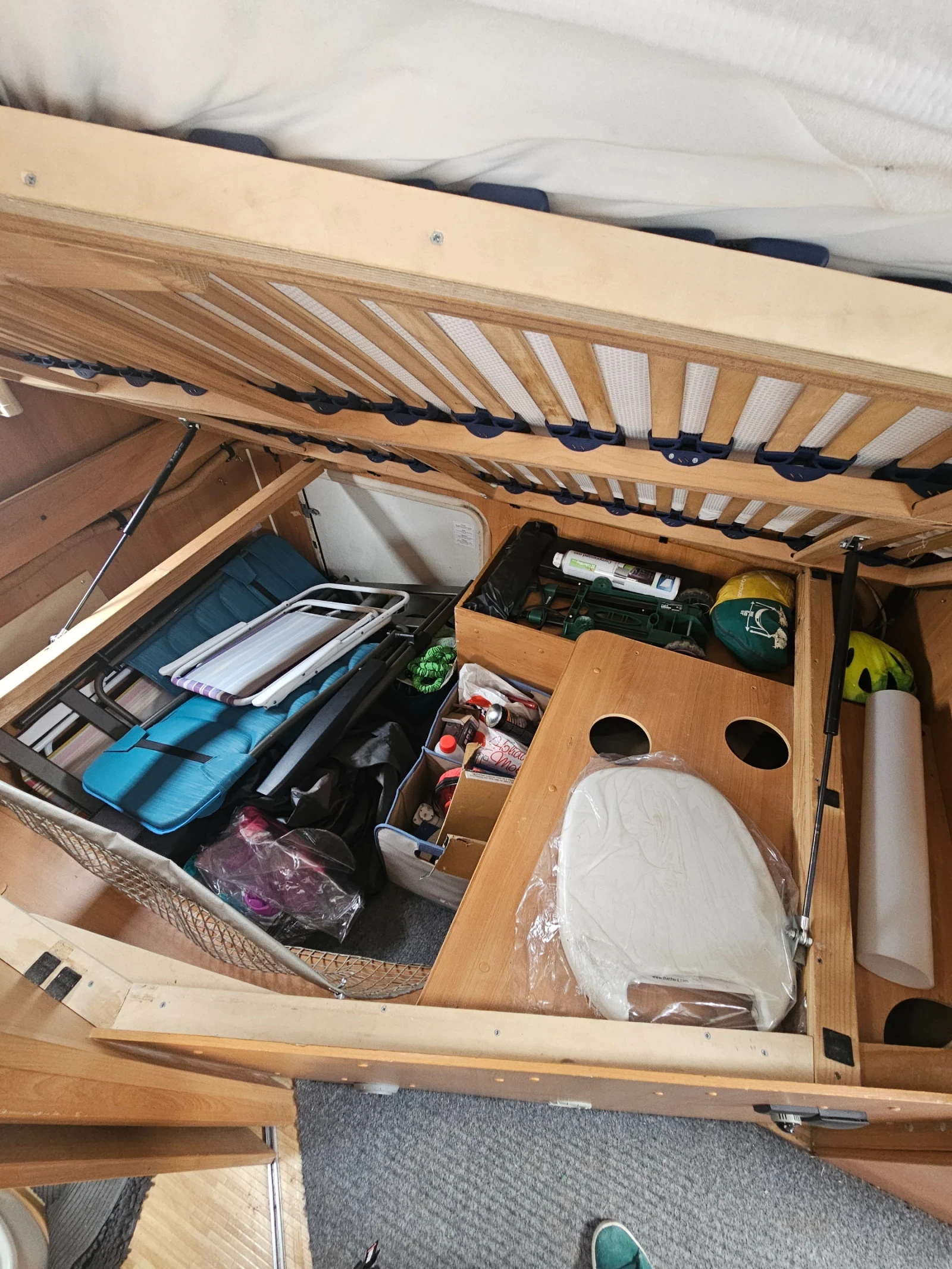 Кемпер Dethleffs Advantage Integral, снимка 13 - Каравани и кемпери - 53918647