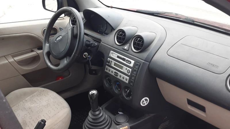 Ford Fiesta 1.3, снимка 7 - Автомобили и джипове - 48773667