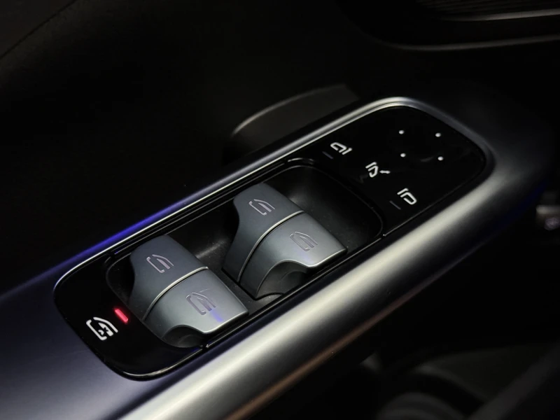 Mercedes-Benz C 300 e AMG Line* Navi* Cam* LED* 313кс* , снимка 17 - Автомобили и джипове - 51452554