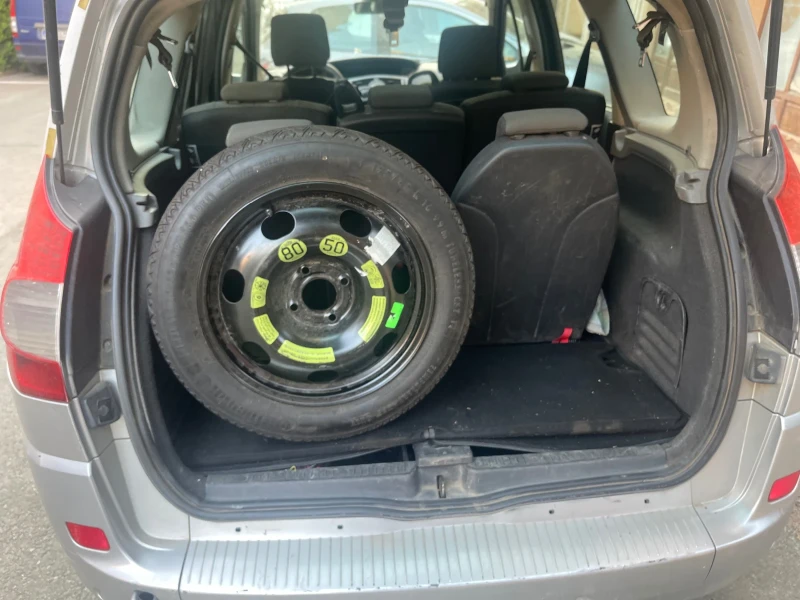 Renault Scenic, снимка 9 - Автомобили и джипове - 52457593