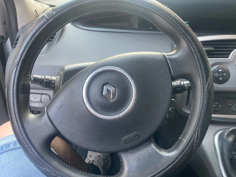 Renault Scenic, снимка 11 - Автомобили и джипове - 52457593