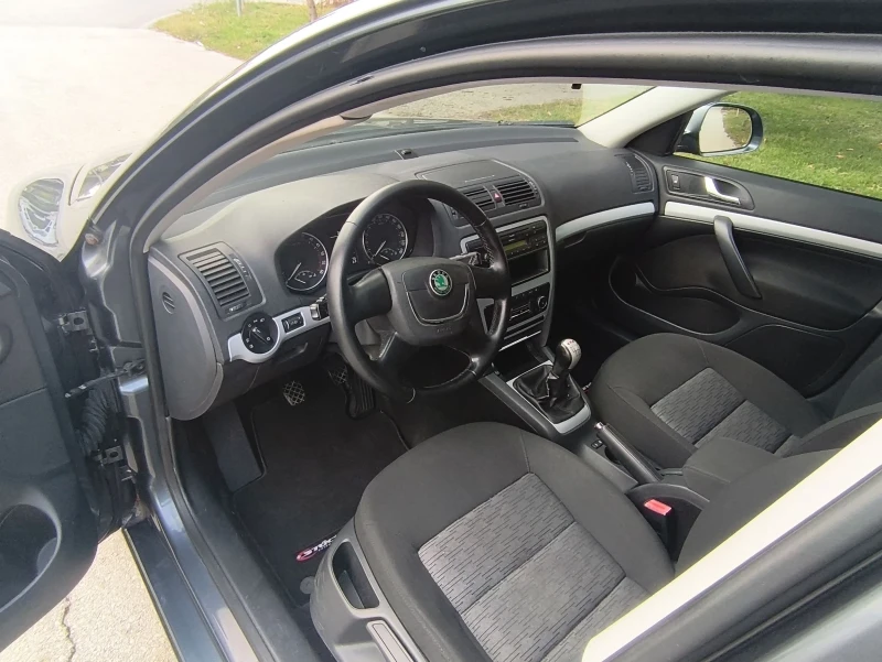 Skoda Octavia 1.6TDI 4x4 Swiss, снимка 5 - Автомобили и джипове - 52692570