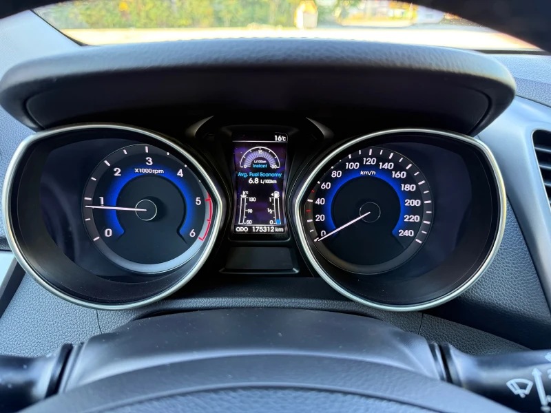 Hyundai I30 1.6 CRDi, снимка 12 - Автомобили и джипове - 52109655