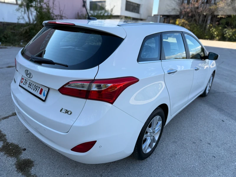 Hyundai I30 1.6 CRDi, снимка 4 - Автомобили и джипове - 52109655
