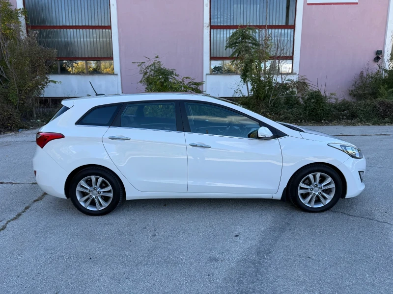 Hyundai I30 1.6 CRDi, снимка 3 - Автомобили и джипове - 52109655