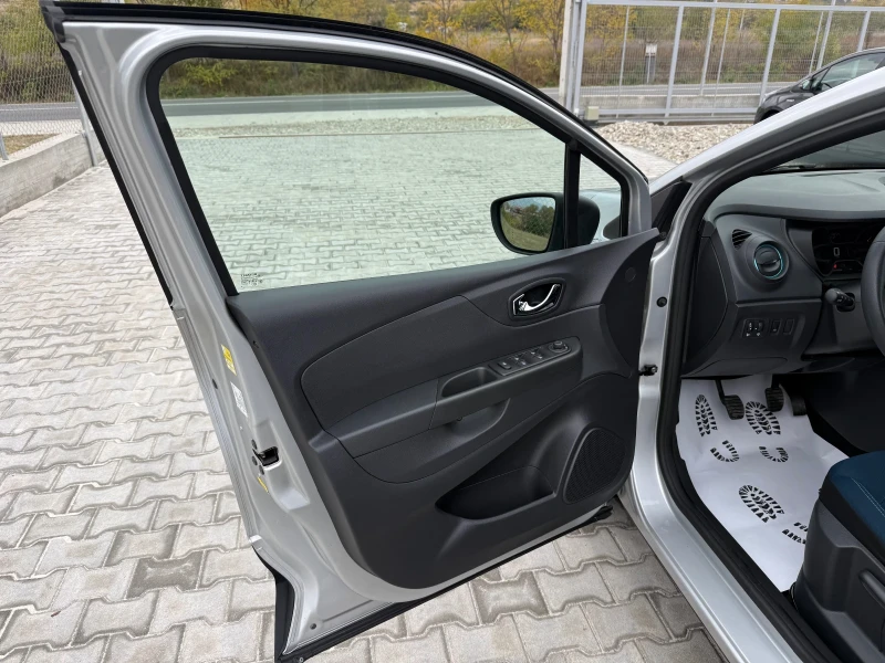 Renault Captur 1.5 DCI NAVI EURO6, снимка 9 - Автомобили и джипове - 52149776