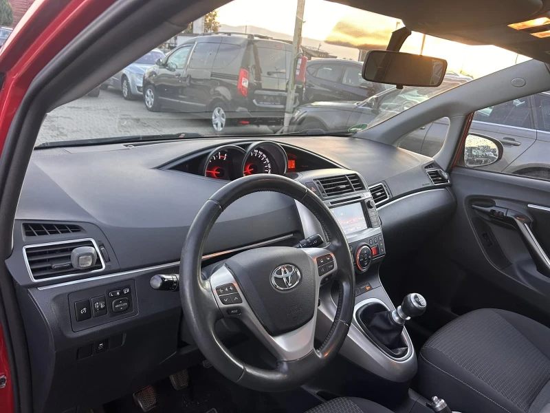 Toyota Corolla verso PANORAMA, KAMERA, NAVi, evro6, снимка 10 - Автомобили и джипове - 52249815