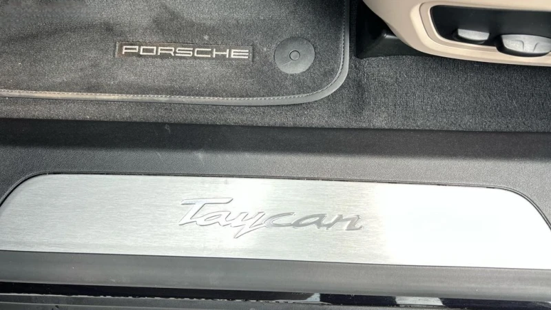 Porsche Taycan, снимка 9 - Автомобили и джипове - 52455122