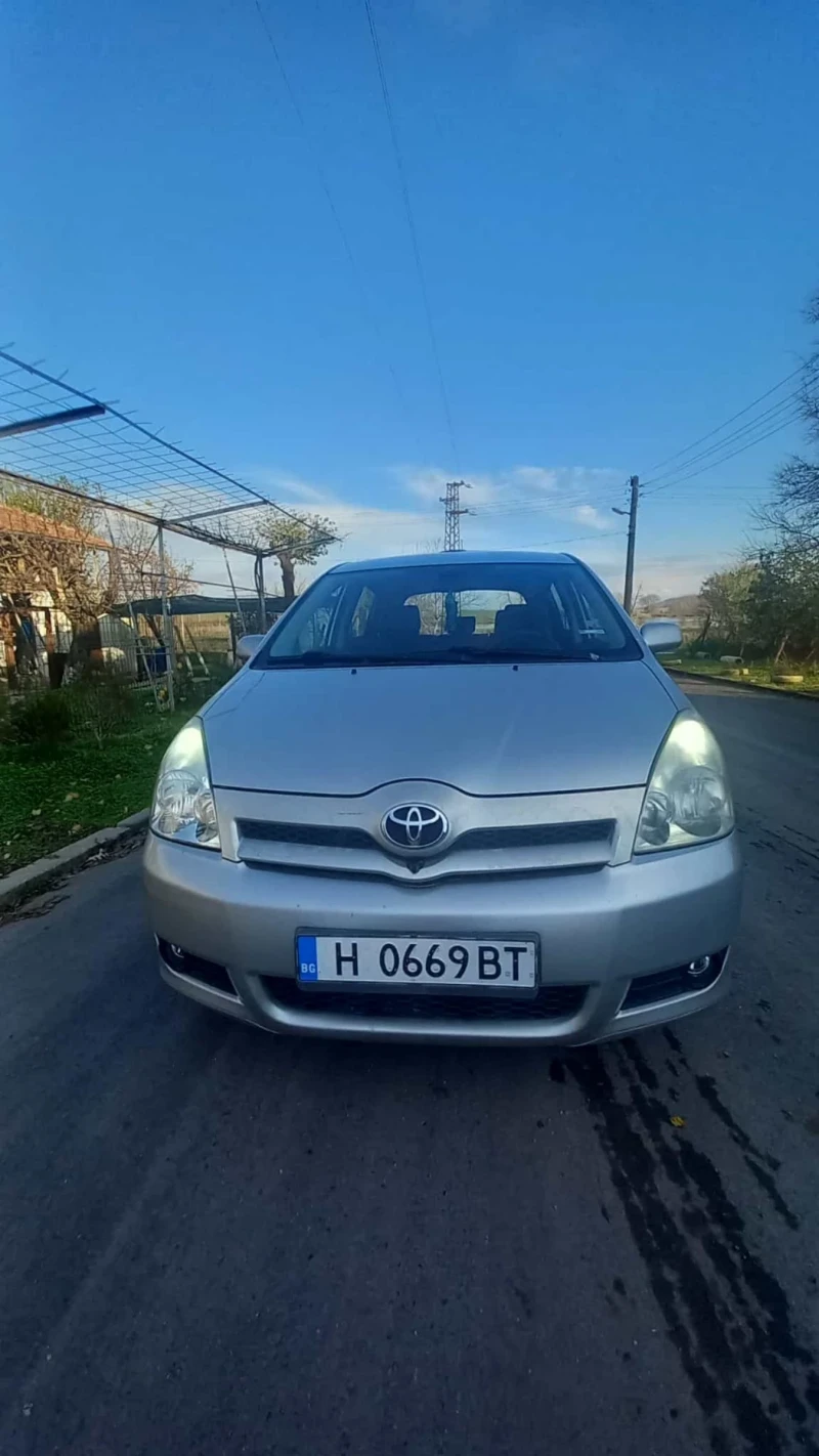 Toyota Corolla verso 2.2 D-4D, снимка 10 - Автомобили и джипове - 52696493