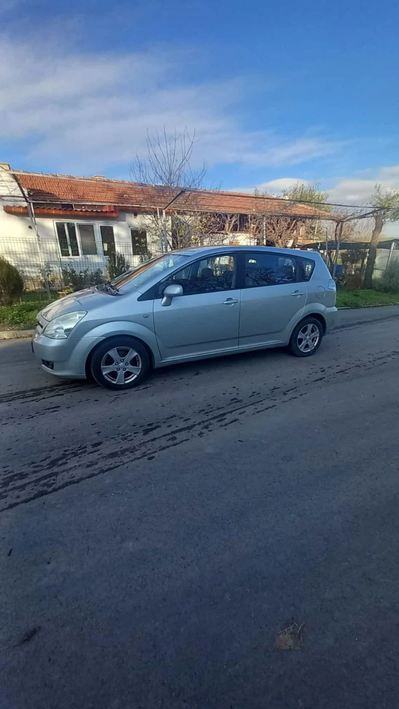 Toyota Corolla verso 2.2 D-4D, снимка 7 - Автомобили и джипове - 52696493