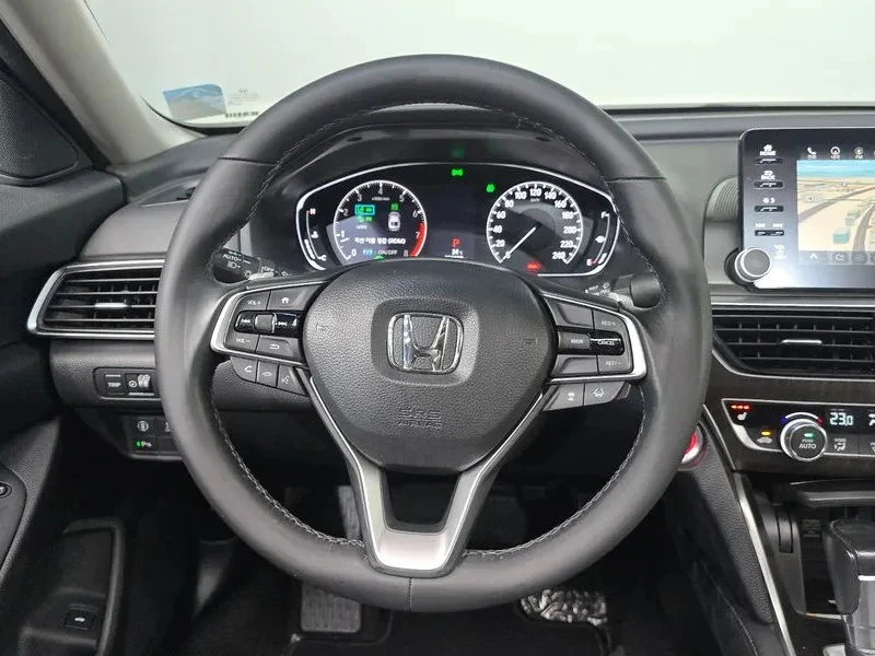 Honda Accord 1.5 10GEN TOP KM!, снимка 12 - Автомобили и джипове - 55441929