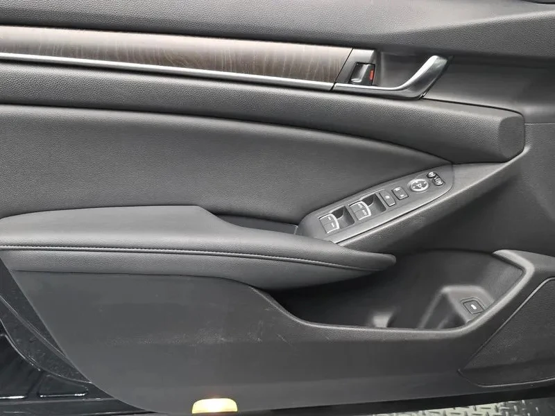 Honda Accord 1.5 10GEN TOP KM!, снимка 15 - Автомобили и джипове - 55441929