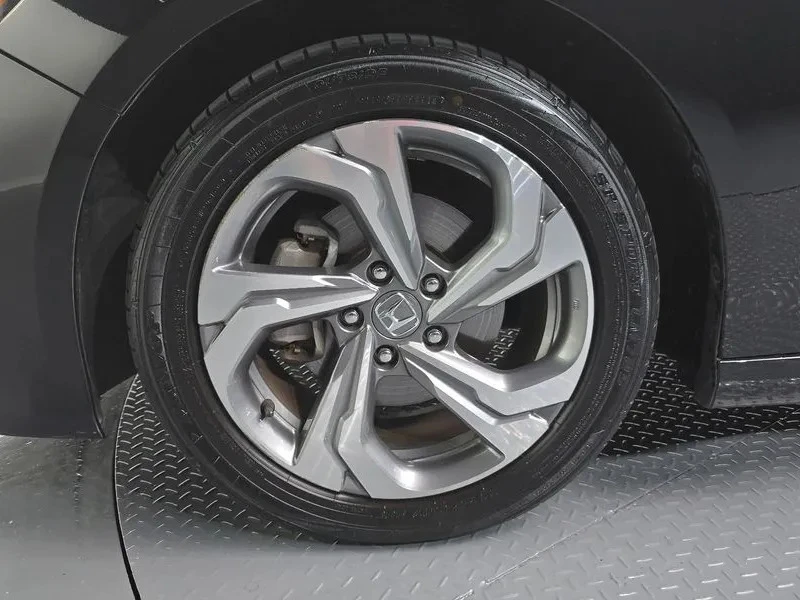 Honda Accord 1.5 10GEN TOP KM!, снимка 4 - Автомобили и джипове - 55441929
