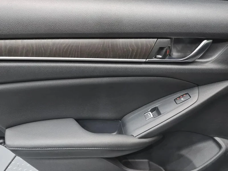 Honda Accord 1.5 10GEN TOP KM!, снимка 16 - Автомобили и джипове - 55441929