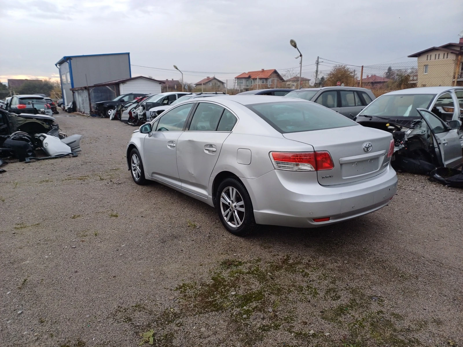 Toyota Avensis 1.8i-147 кс.- на части - изображение 4