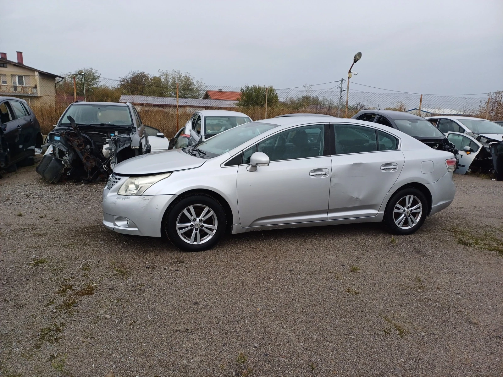 Toyota Avensis 1.8i-147 кс.- на части - изображение 3