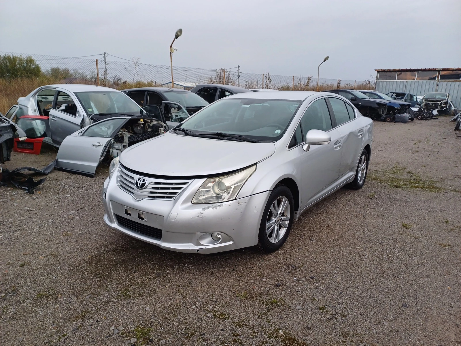 Toyota Avensis 1.8i-147 кс.- на части - изображение 2