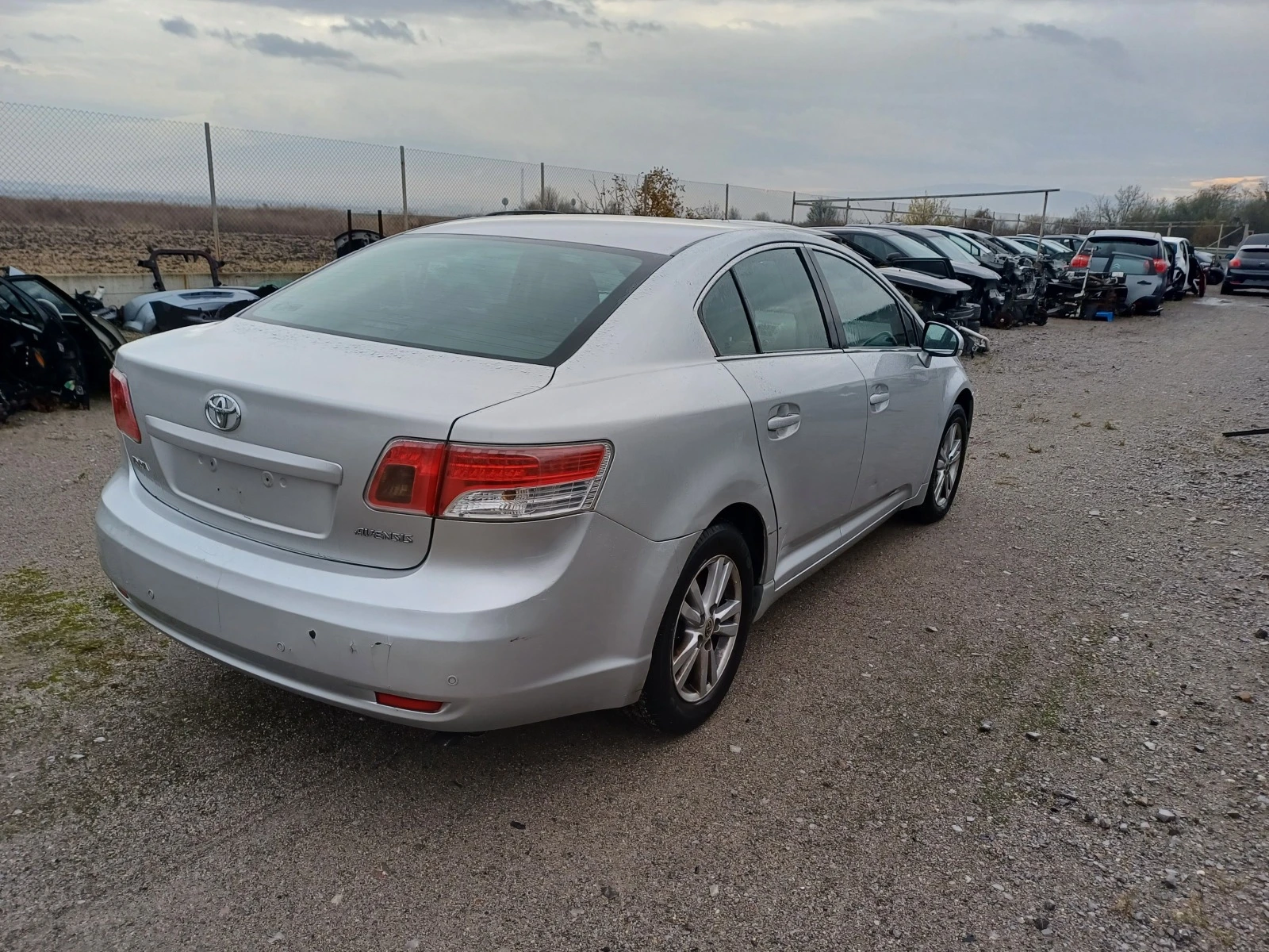 Toyota Avensis 1.8i-147 кс.- на части - изображение 5