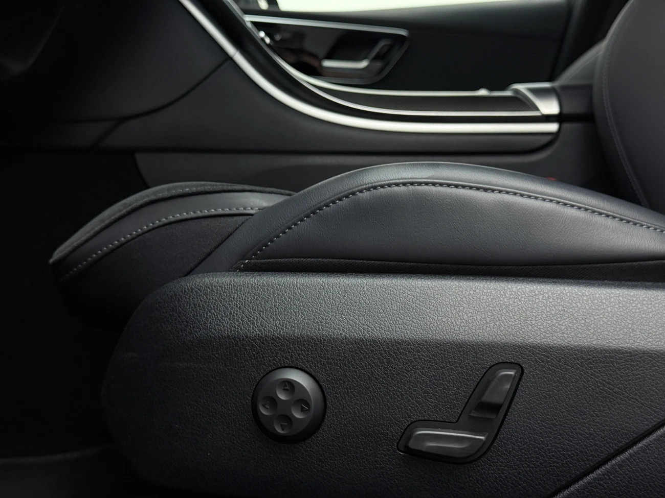 Mercedes-Benz C 300 e AMG Line* Navi* Cam* LED* 313*  | Mobile.bg   13