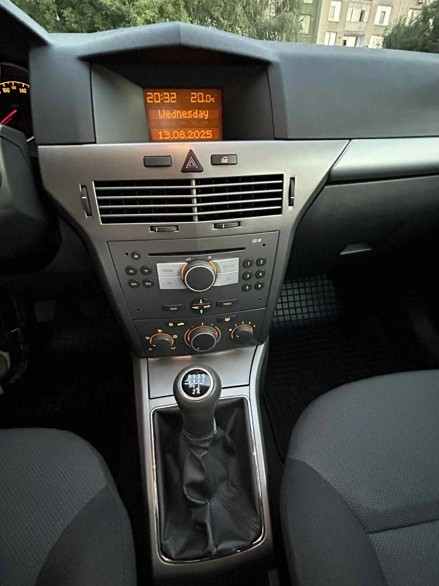 Opel Astra 1.4i-90кс - изображение 10