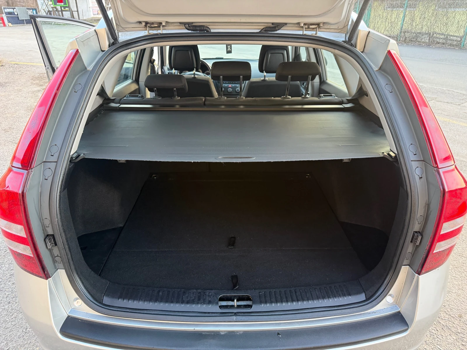 Kia Ceed 1.4 BENZIN , снимка 10 - Автомобили и джипове - 53785989