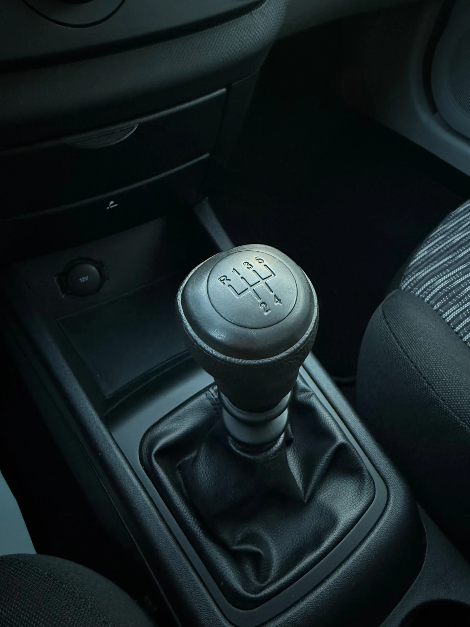 Kia Ceed 1.4 BENZIN , снимка 13 - Автомобили и джипове - 53785989