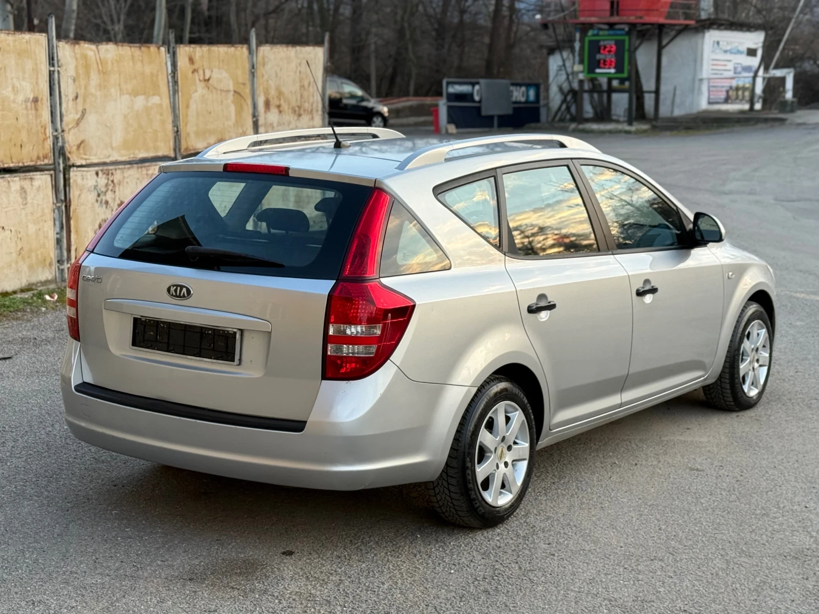 Kia Ceed 1.4 BENZIN , снимка 3 - Автомобили и джипове - 53785989