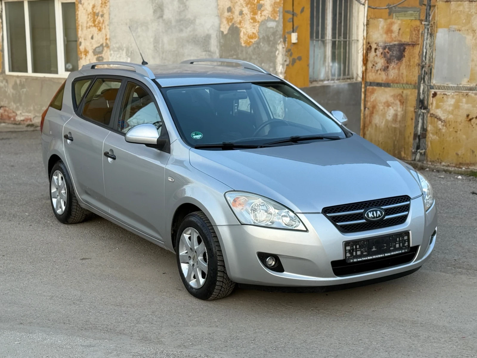 Kia Ceed 1.4 BENZIN , снимка 2 - Автомобили и джипове - 53785989