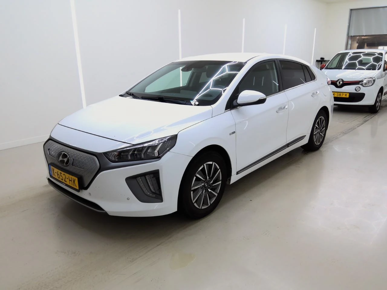 Hyundai Ioniq Premium, снимка 2 - Автомобили и джипове - 54341547
