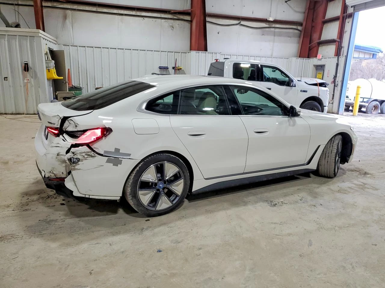 BMW i4 xDrive 40 | Mobile.bg � ����������� 3