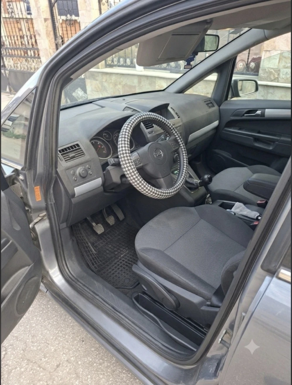 Opel Zafira 1.9, снимка 5 - Автомобили и джипове - 55501343