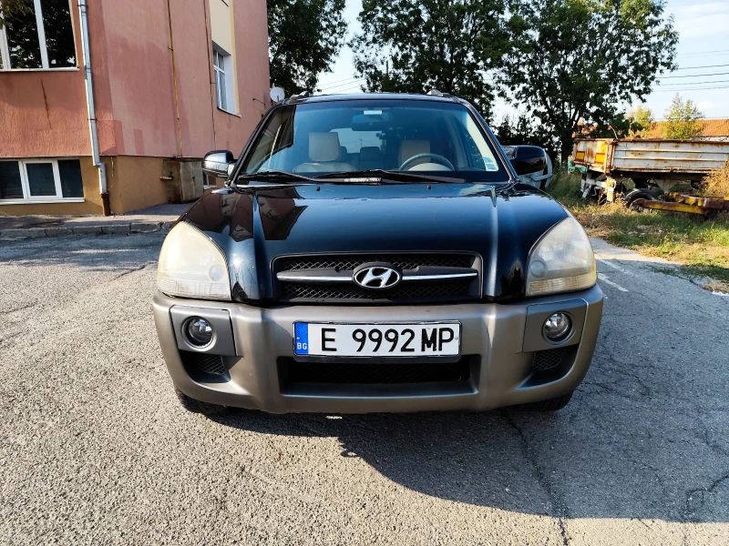 Hyundai Tucson 2.0 CRDi 4WD, снимка 2 - Автомобили и джипове - 47210284