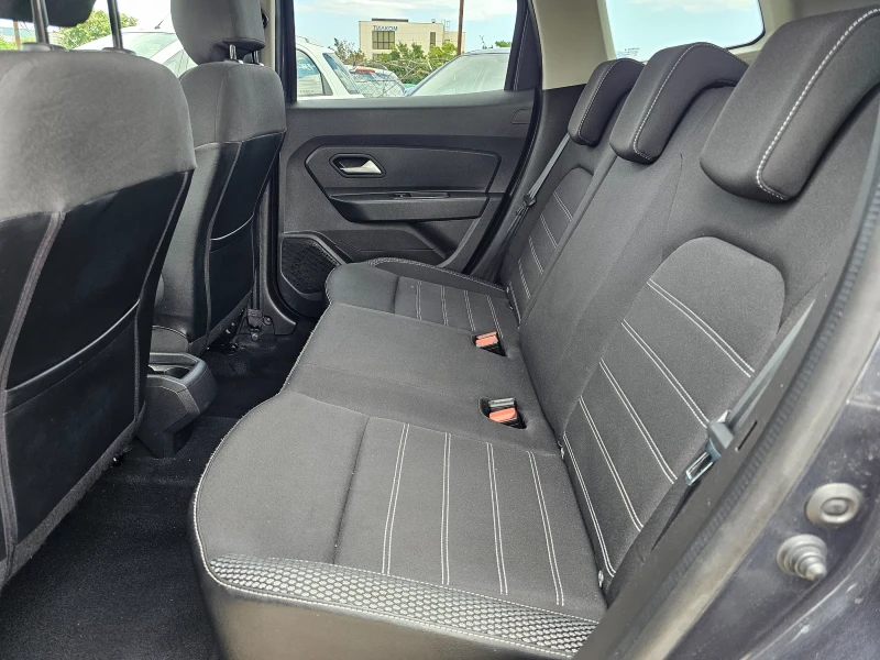 Dacia Duster 1.5DCi, Автоматик, снимка 10 - Автомобили и джипове - 50854655