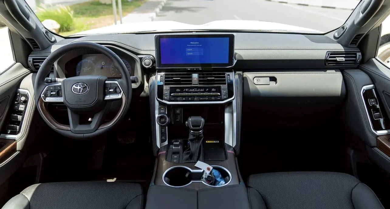 Toyota Land cruiser 300 GXR | 15km | ЧИСТО НОВА, снимка 5 - Автомобили и джипове - 54425440